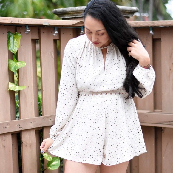 🚨 ONE SMALL LEFT!! Ivory & Black Romper - Picture 2 of 4